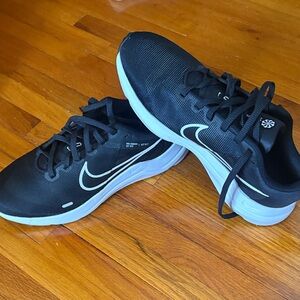 Nike Men’s Black Athletic Sneakers with White Swoosh